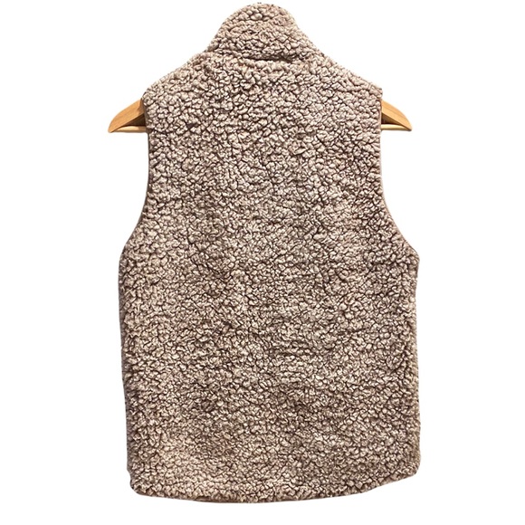 Thread and Supply Reversible Quilted and Sherpa Lined Vest - Picture 6 of 10